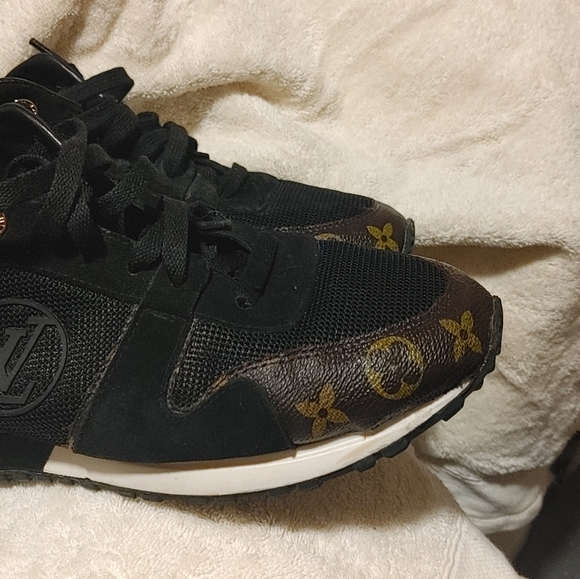 Louis Vuitton Trainers - Picture 3 of 3